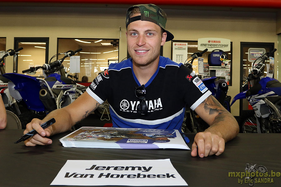 19/09/2015 Glen :  Chaparal signing session Jeremy VAN HOREBEEK 