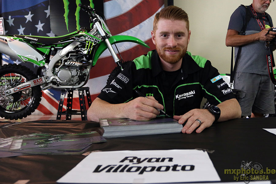  Chaparal signing session Ryan VILLOPOTO 